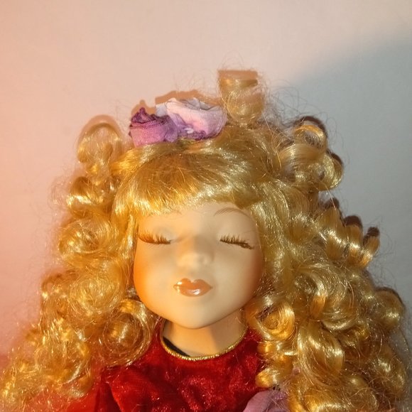 DAN DEE Toys Dan Dee Collectors Choice Porcelain Doll Musical Doll